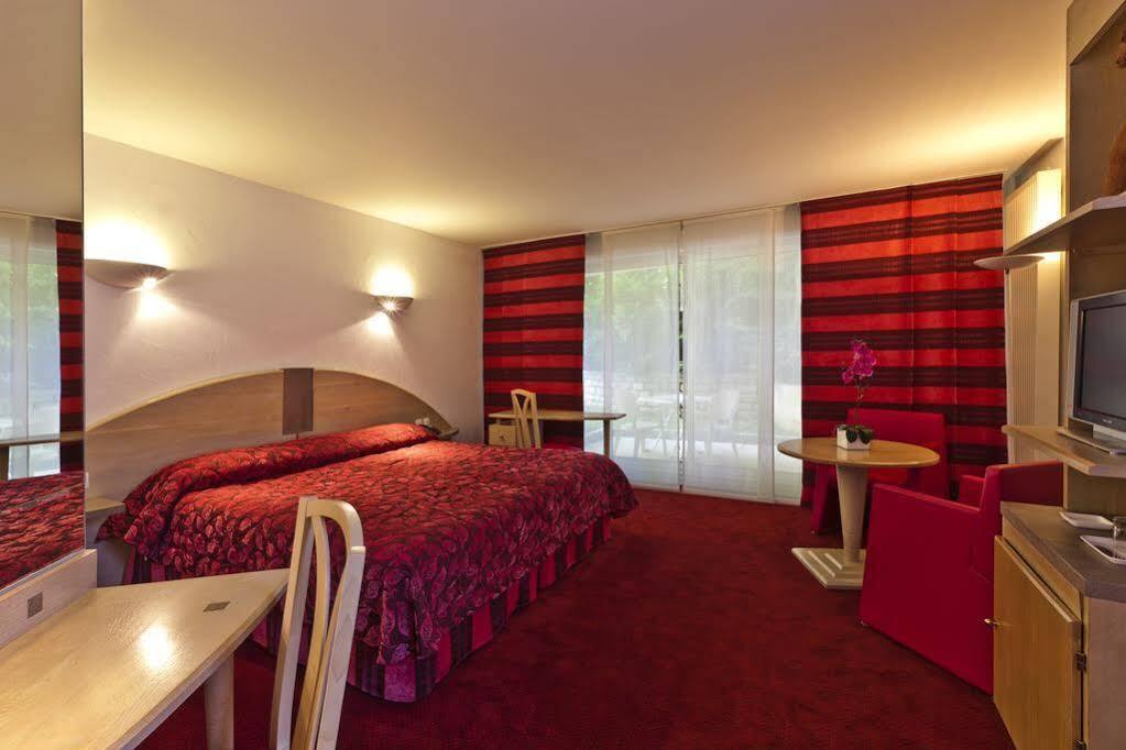Logis Hotel Parenthese, Restaurant & Spa Chille Dış mekan fotoğraf